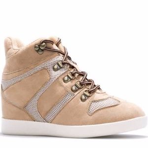 Norma Fashion Sneakers Faux Suede NIB Shoe Dazzle Warm